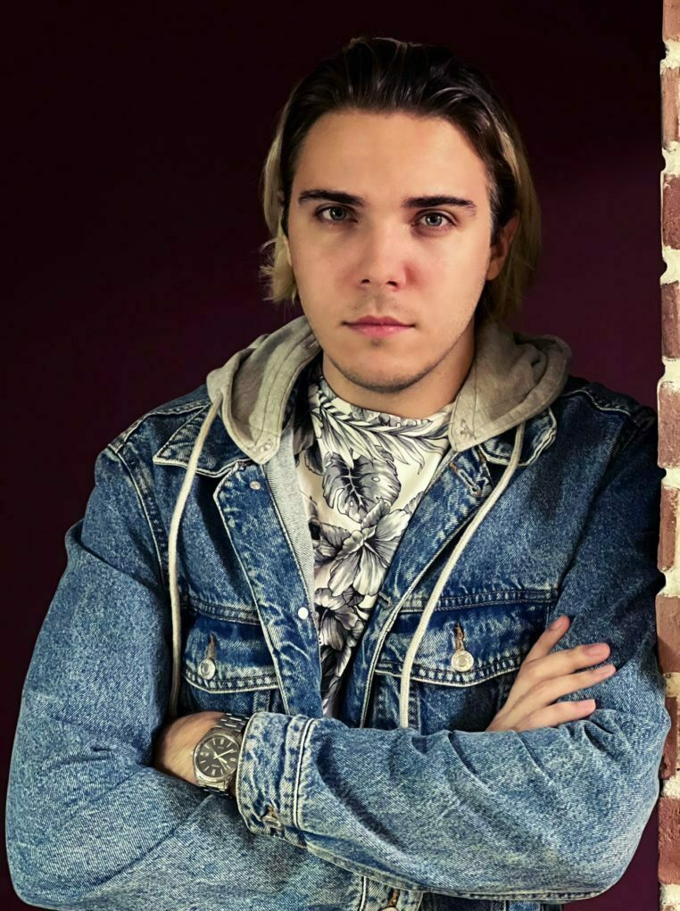 2D/3D моушн-дизайнер Александр Степанов